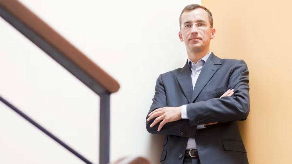 L’Académie Saint-Louis soutenue par Pierre-Edouard Stérin : « Le problème, c’est que nous connaissons les intentions de l’homme aux commandes »