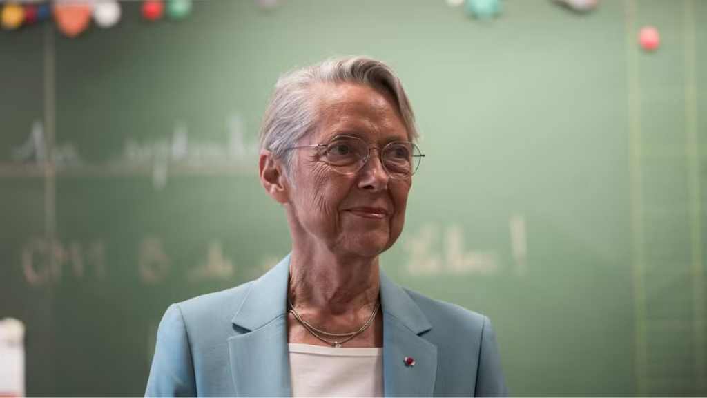 Lettre ouverte à Elisabeth Borne : « Laisser des professeurs sans élèves, dans un contexte de pénurie, constitue une absurdité pédagogique » 